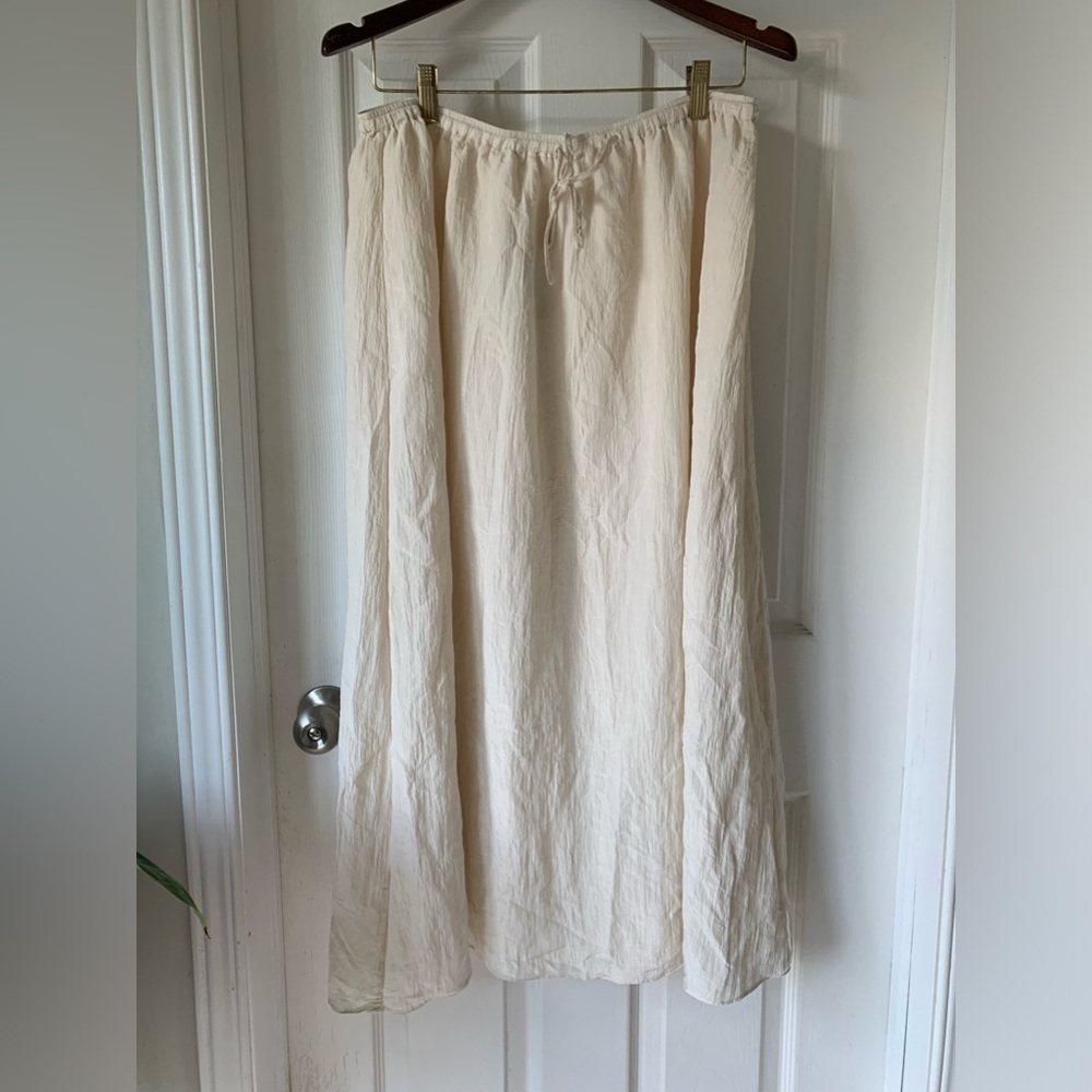 ☀️ 3/$20 NEW H&M Crinkle Skirt